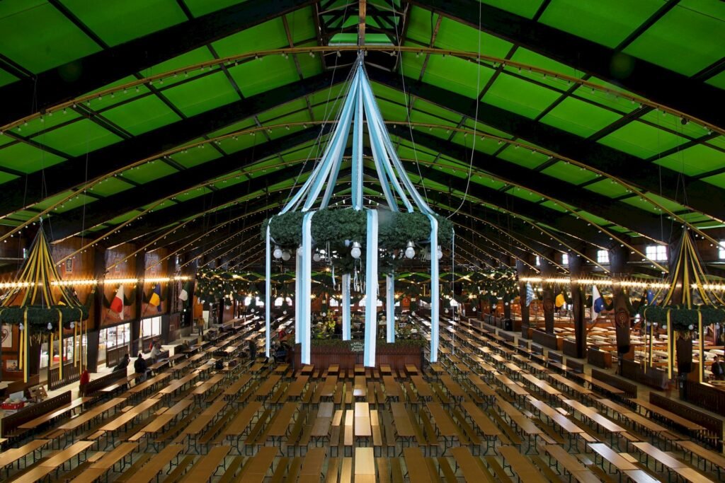 Augustiner-Festhalle augustiner festhalle mittelschiff galerie leer.1920x0